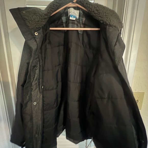 Spyder ski and snowboarding coat. - Picture 3 of 6